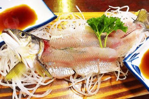 鱼吃生瓜吗,鱼儿真的会吃生瓜吗？